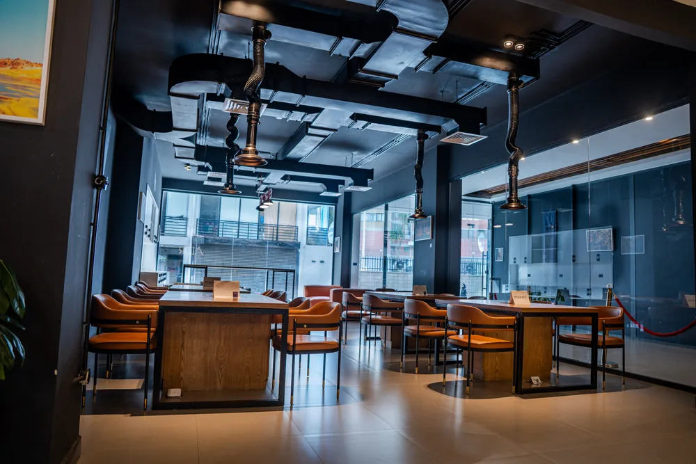 Adorsi seating area